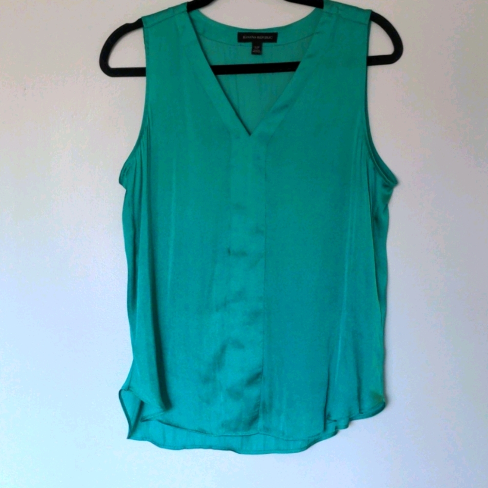 Banana Republic silky green sleeveless top